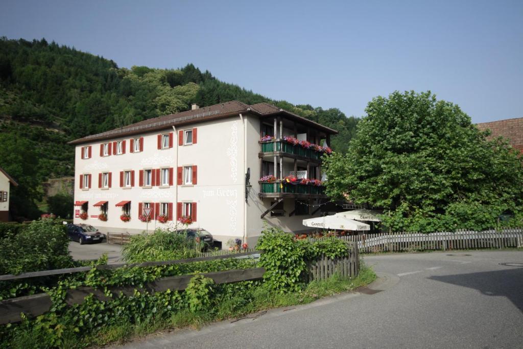 Gasthof Und Pension Zum Kreuz Lautenbach Exteriör bild